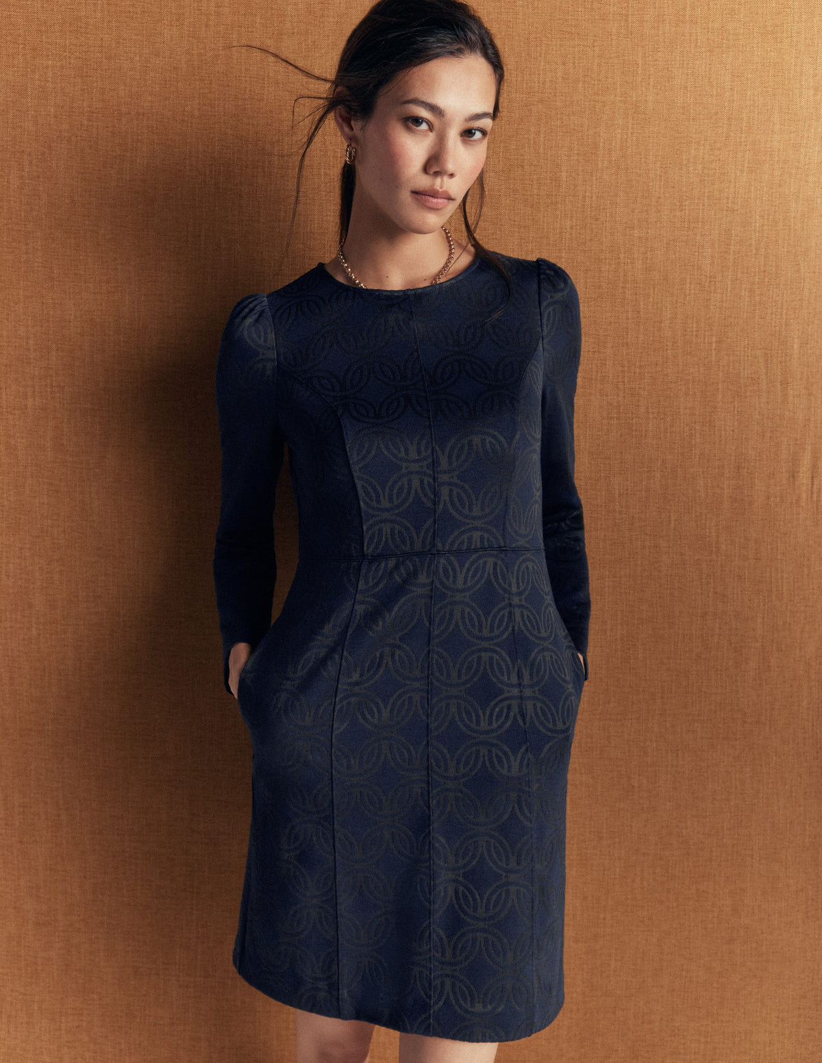 Marla Ottoman-Kleid mit Ziernähten-Marineblau und Waldlichtung Jacquard-1