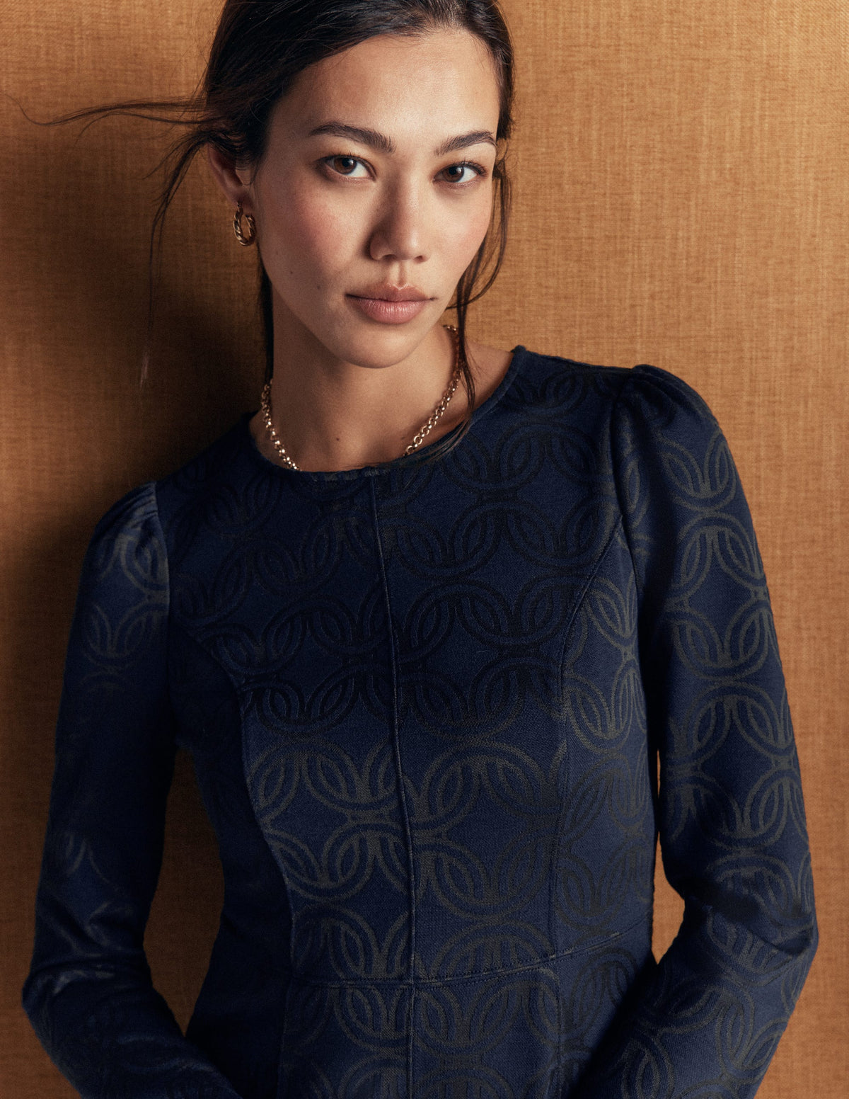 Marla Ottoman-Kleid mit Ziernähten-Marineblau und Waldlichtung Jacquard-2