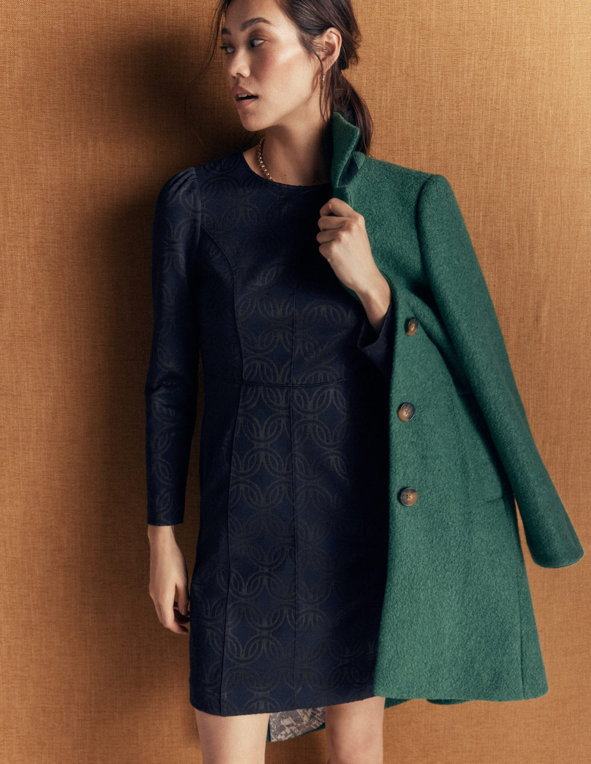 Marla Ottoman-Kleid mit Ziernähten-Marineblau und Waldlichtung Jacquard-5