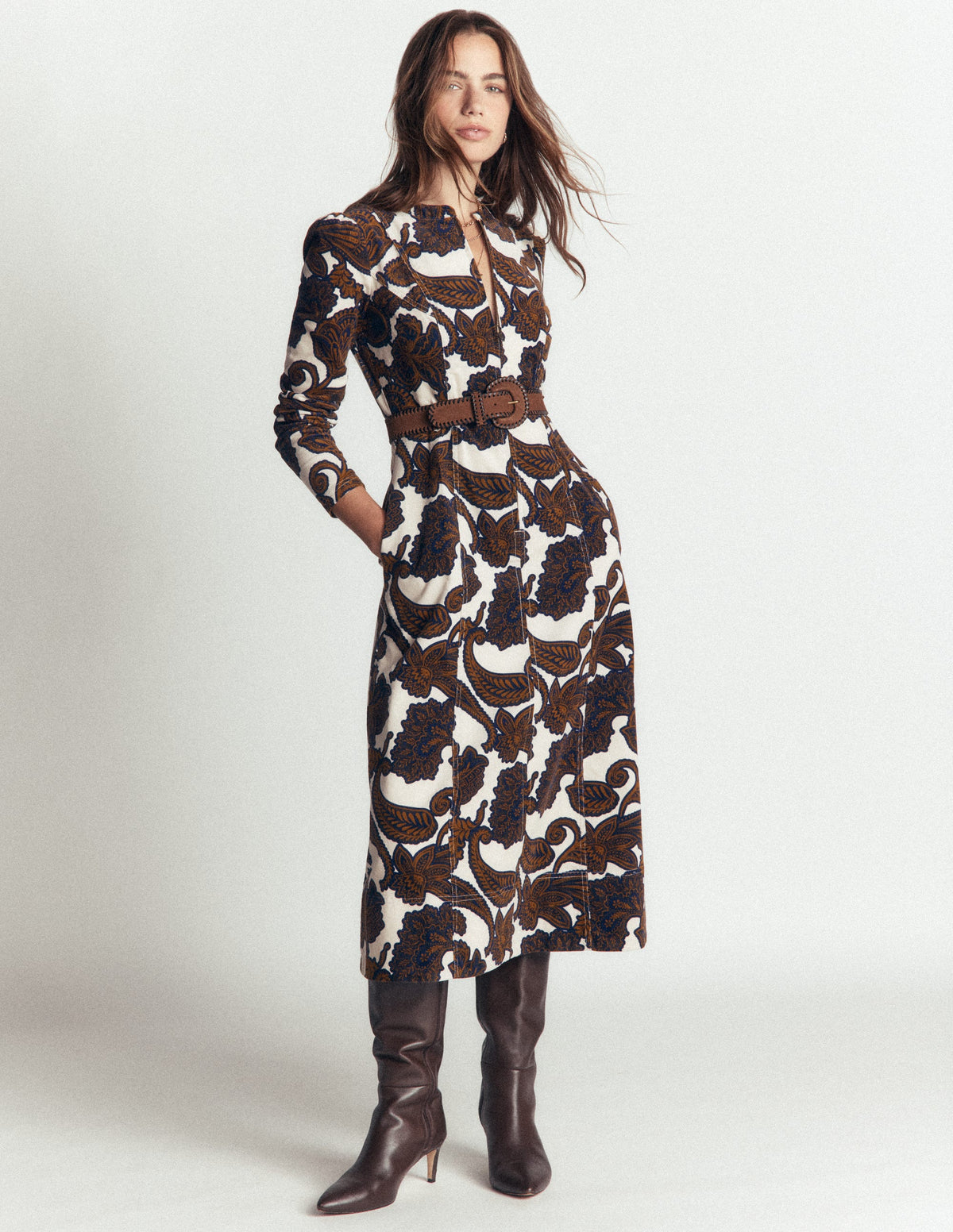 Una Cord-Midikleid-Mandelmilch Paisley-Bouquet-1