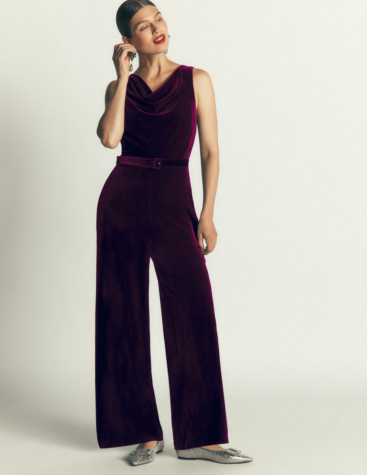 Samt-Jumpsuit mit Wasserfallausschnitt-Dunkle Kirsche-4