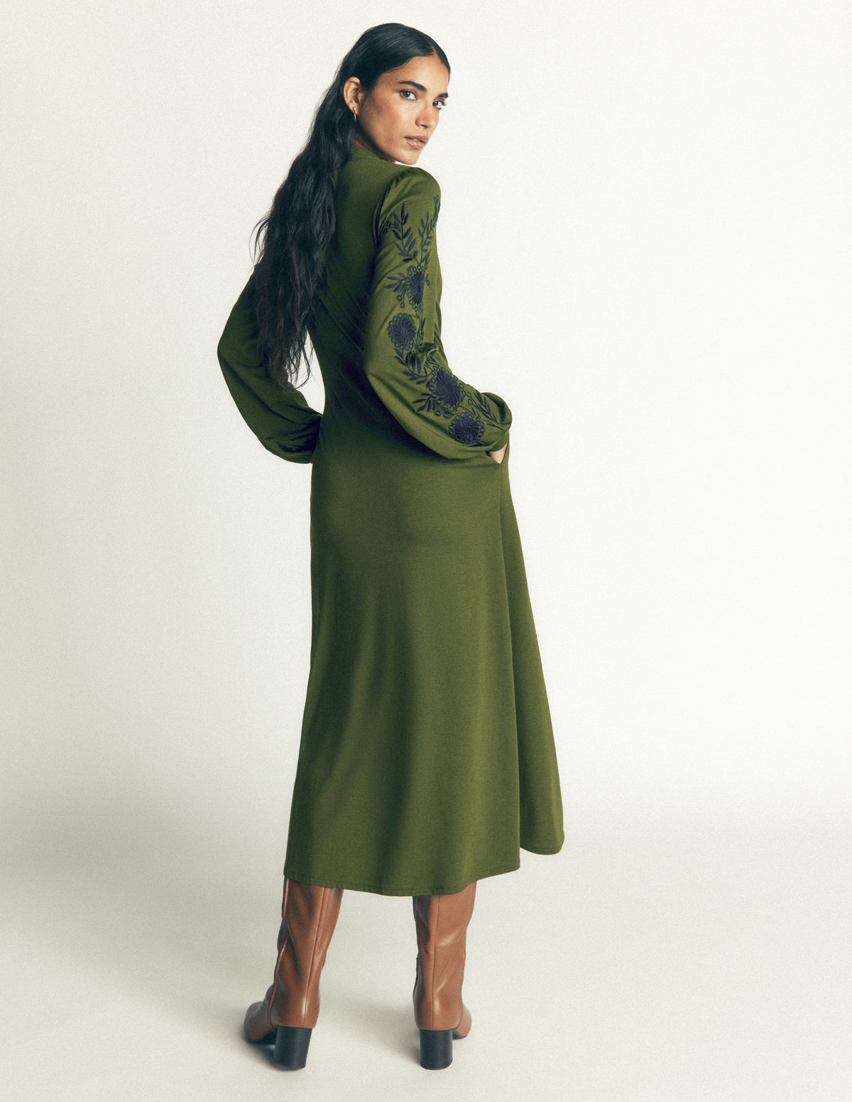 Robe midi Juliet en jersey-Broderie vert Brunswick-3