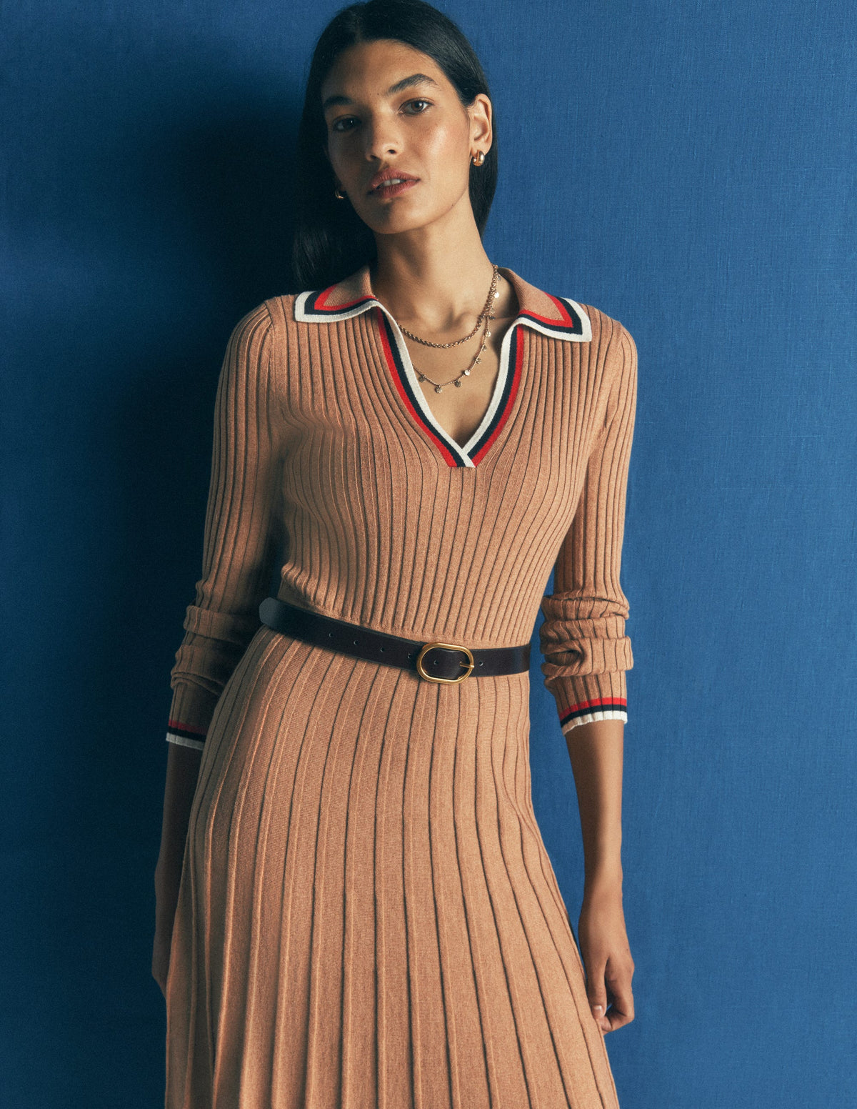 Geripptes Henley-Strickkleid-Camel Meliert - Image 1