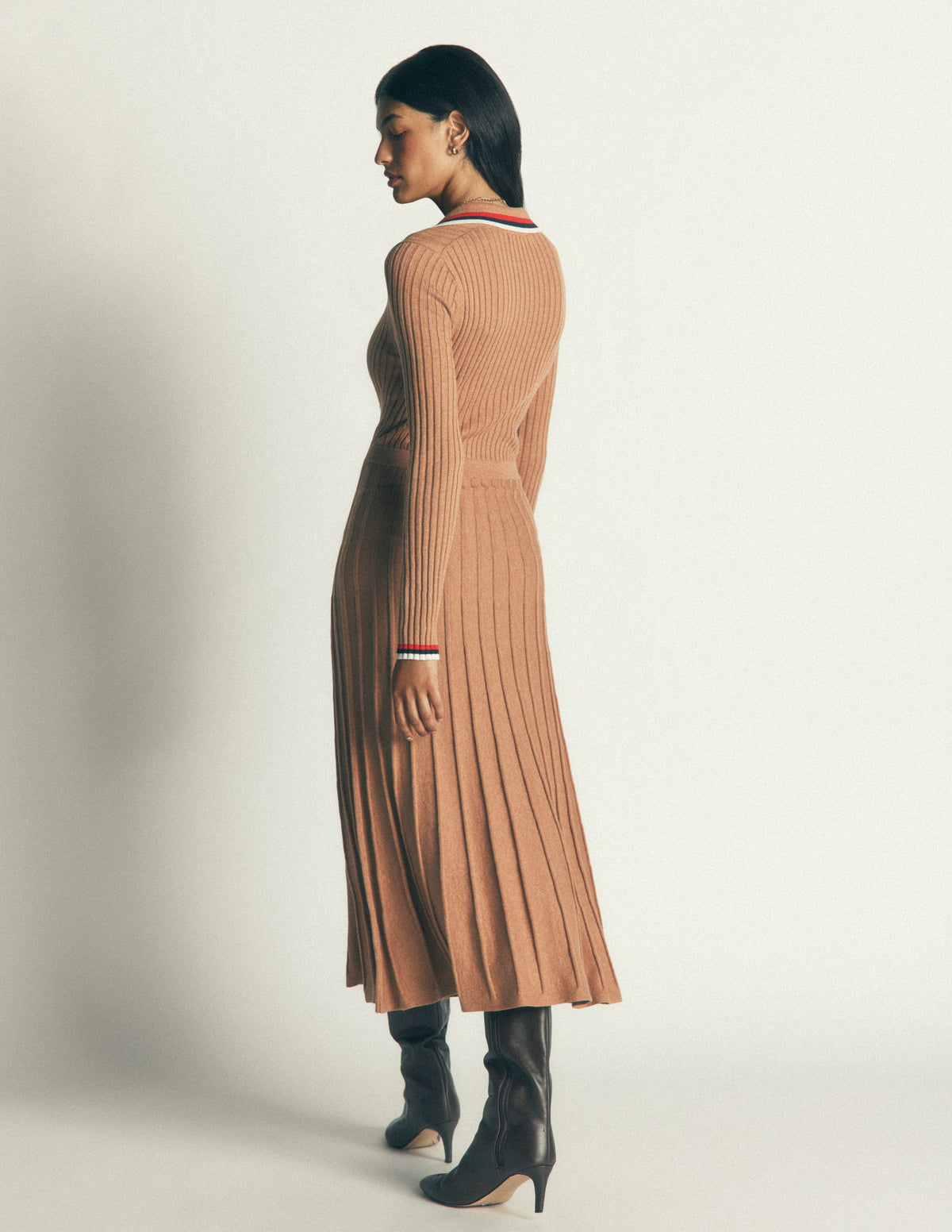 Geripptes Henley-Strickkleid-Camel Meliert-4