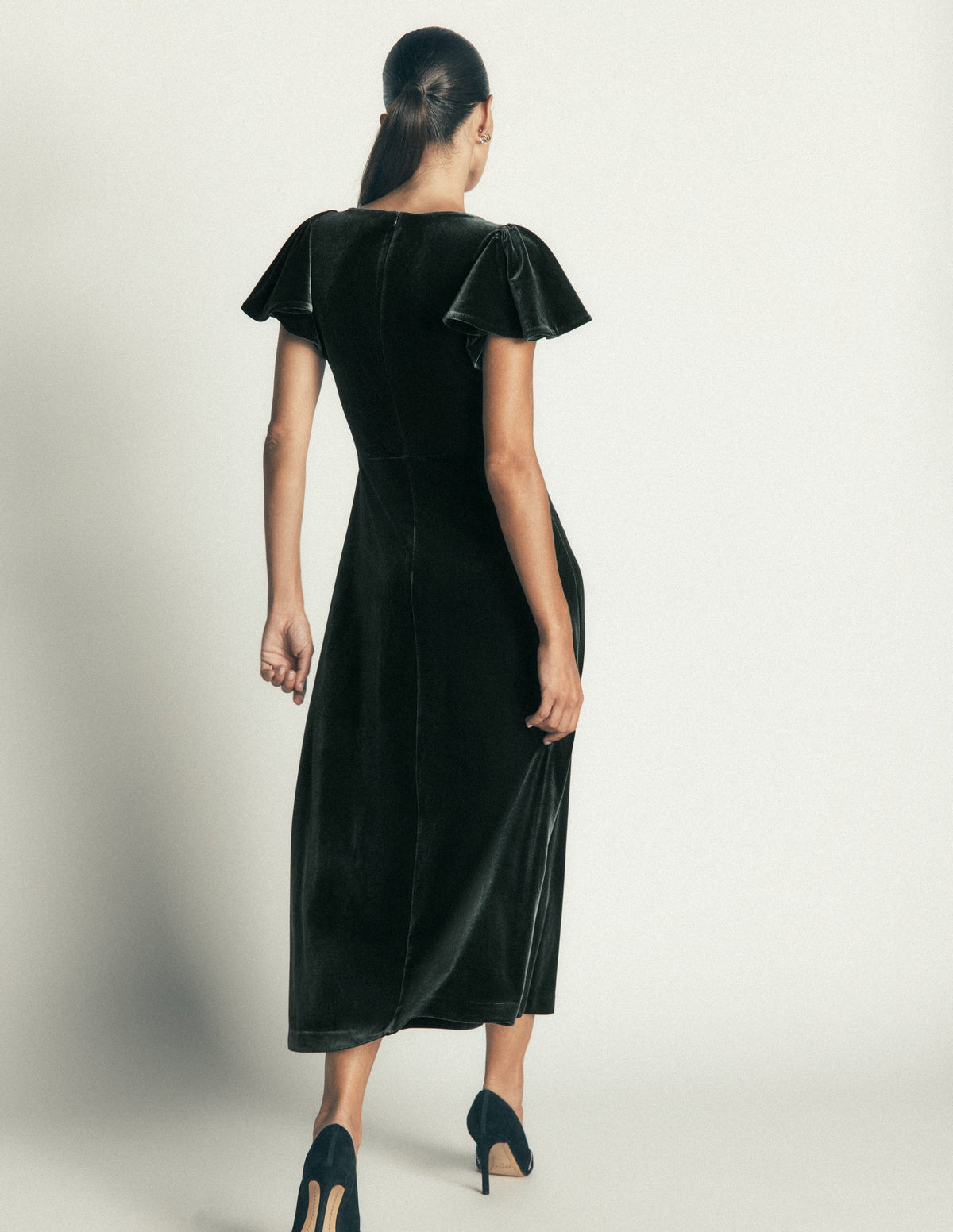 Samtkleid mit drapierten Ärmeln-Skarabäus - Image 4