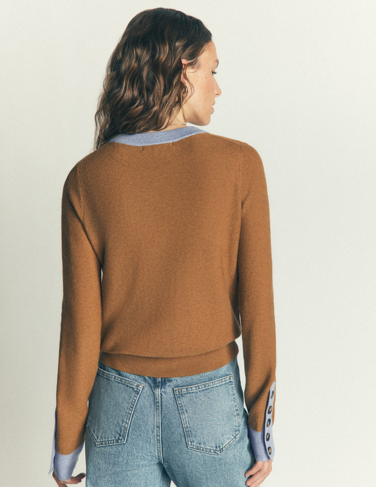 Grace Pullover in Blockfarben-Camel, Blau - Image 3