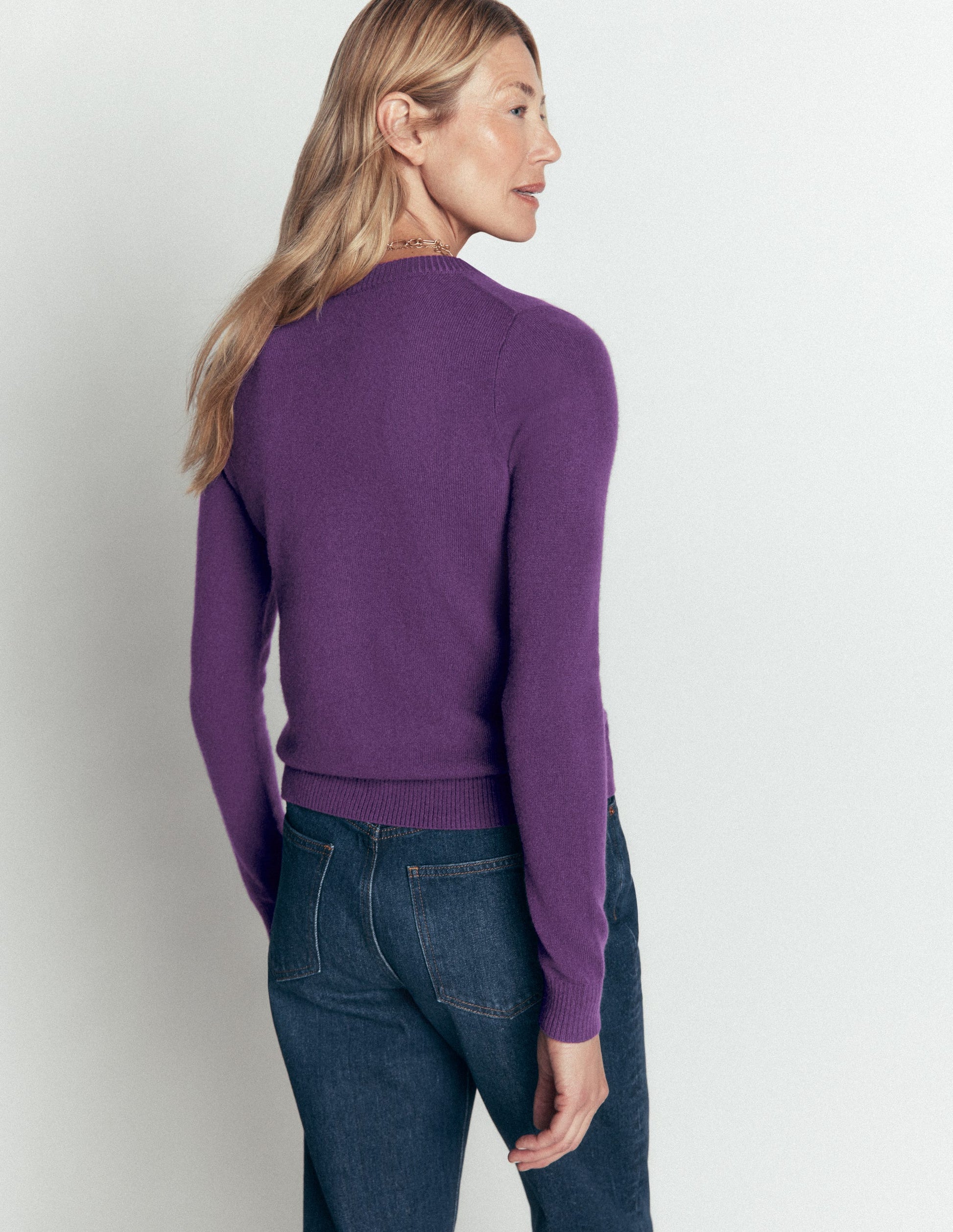 Elsie Kaschmir-Strickjacke mit Rundhalsausschnitt-Dunkle Traube-3