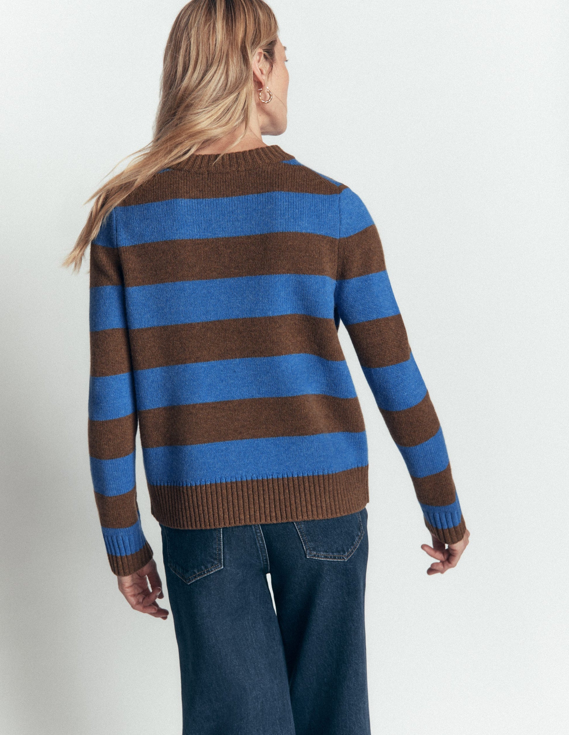 Marta Pullover aus Merinowolle mit Rundhalsausschnitt-Bitterschokolade, Blauer Streifen-3