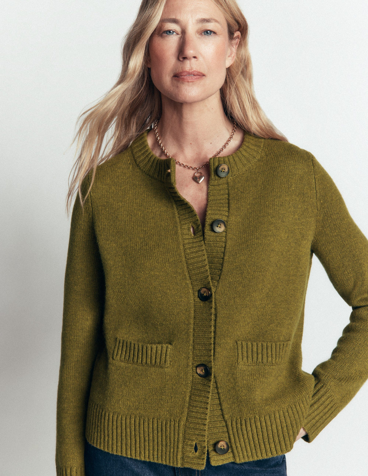 Marta Strickjacke aus Merinowolle-Ockergrün-4