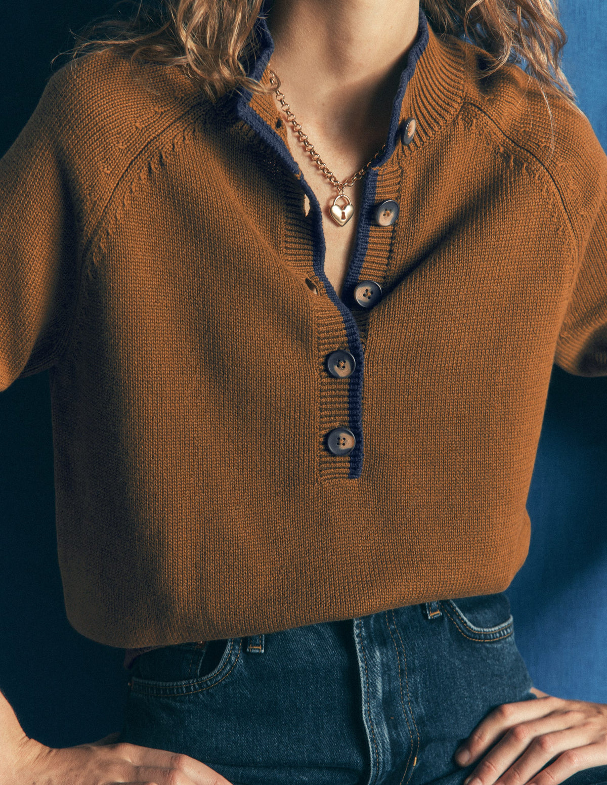 Lara Baumwollpullover mit Knopfleiste-Lebkuchen - Image 2