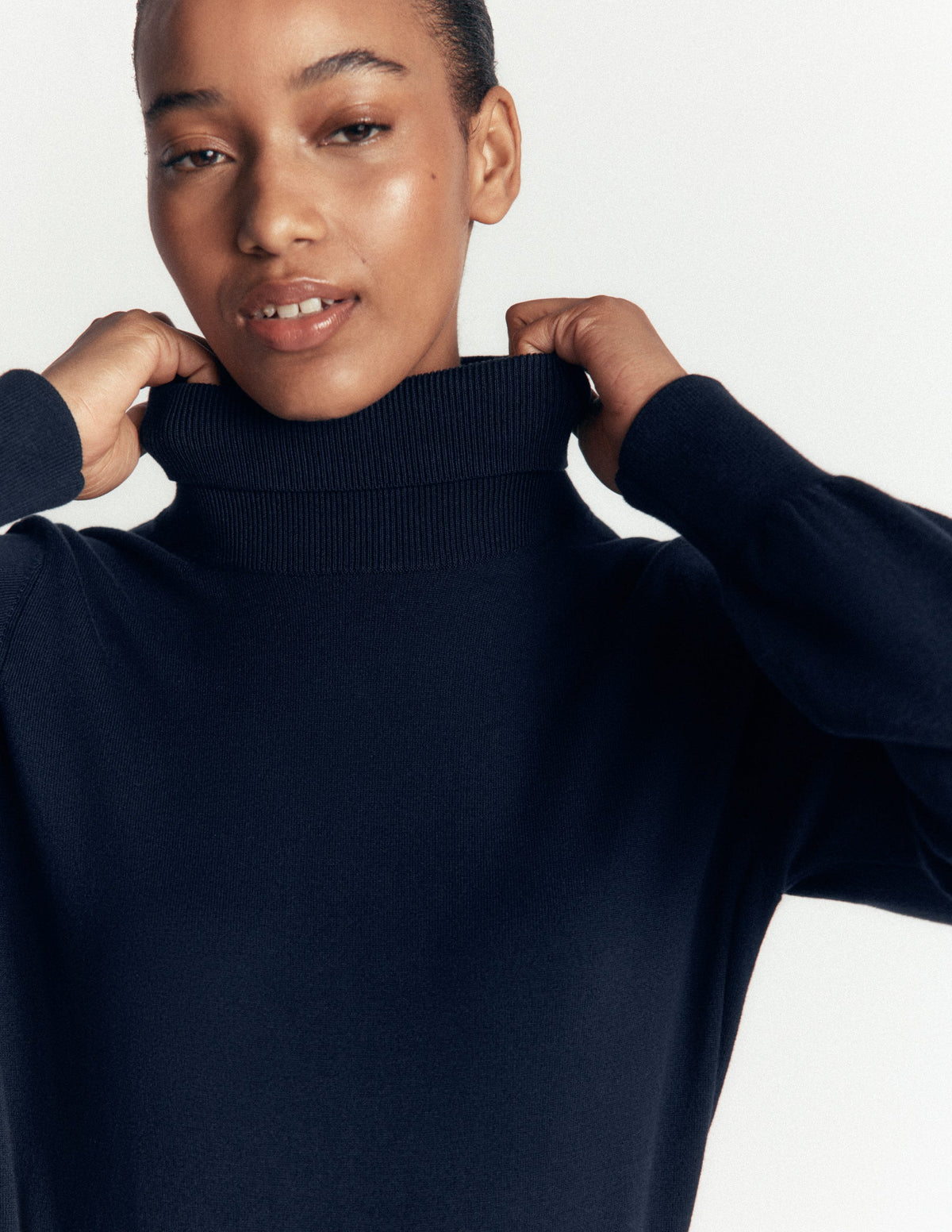 Camilla Rollkragenpullover-Marineblau - Image 2