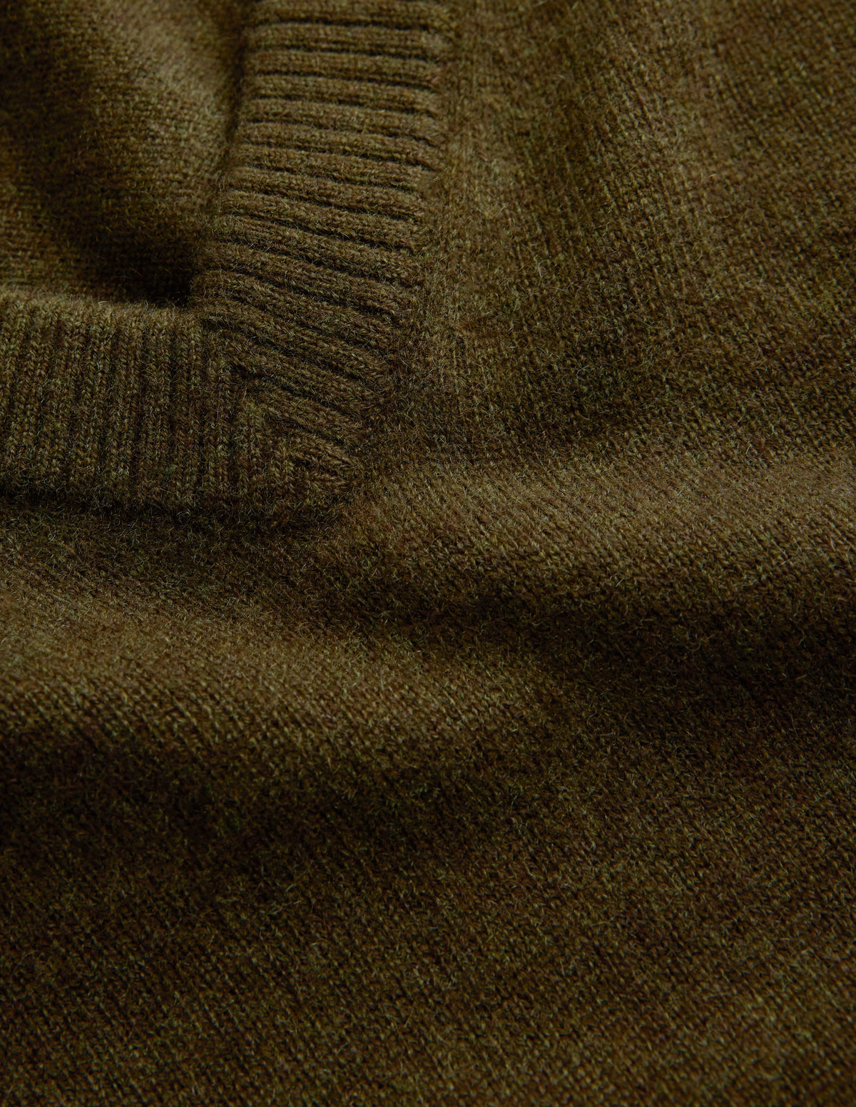 Elsie Kaschmirpullover mit V-Ausschnitt-Jagdgrün-7