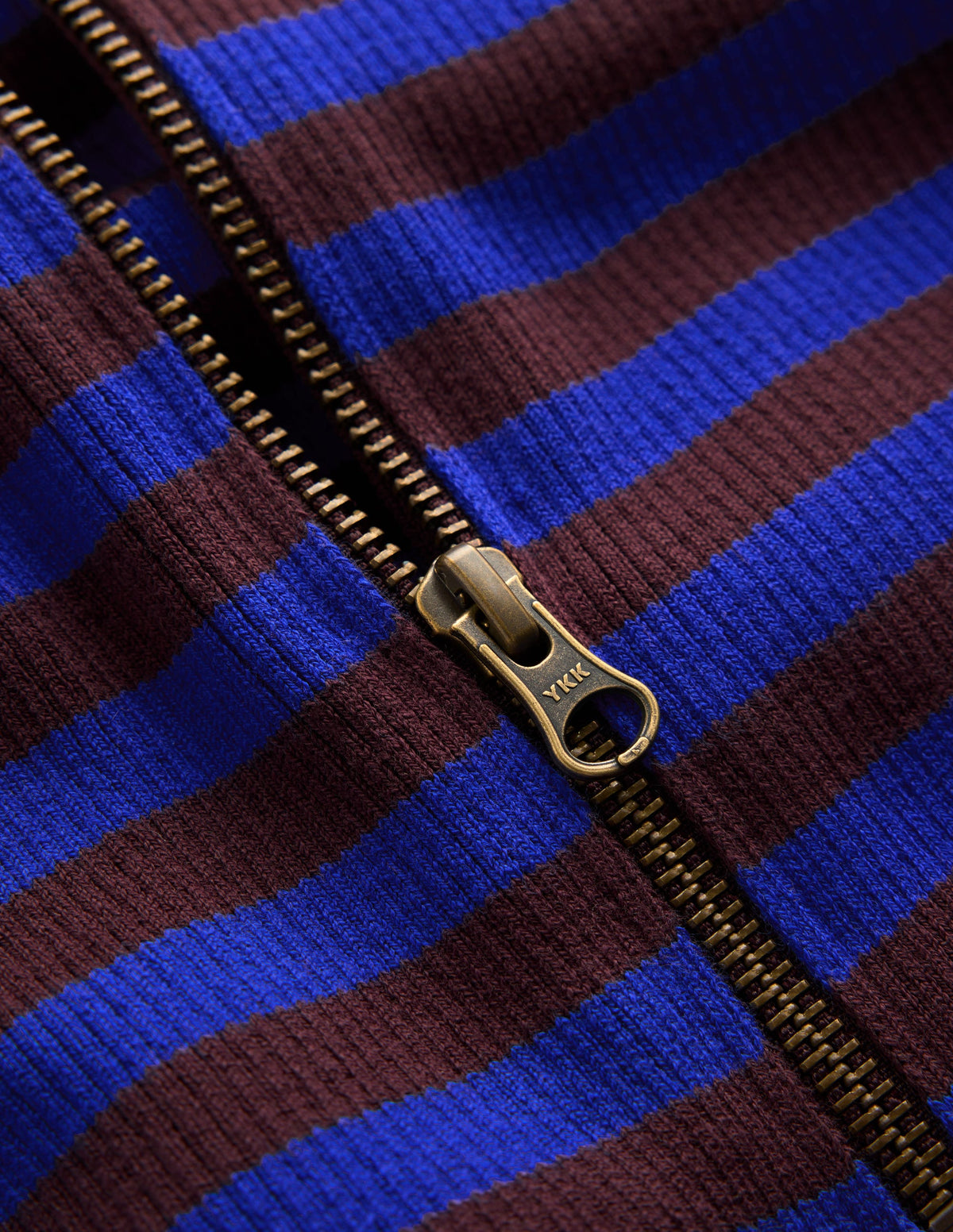 Zelda Rippstrickpullover mit Halbreißverschluss-Leuchtendes Blau, Kastanienbraun Streifen-7