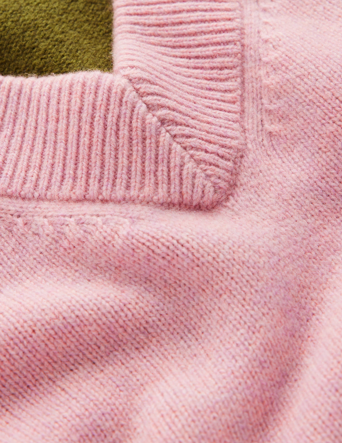 Marta Merino-Pullover mit V-Ausschnitt-Rosé, Grün Color Blocking - Image 8