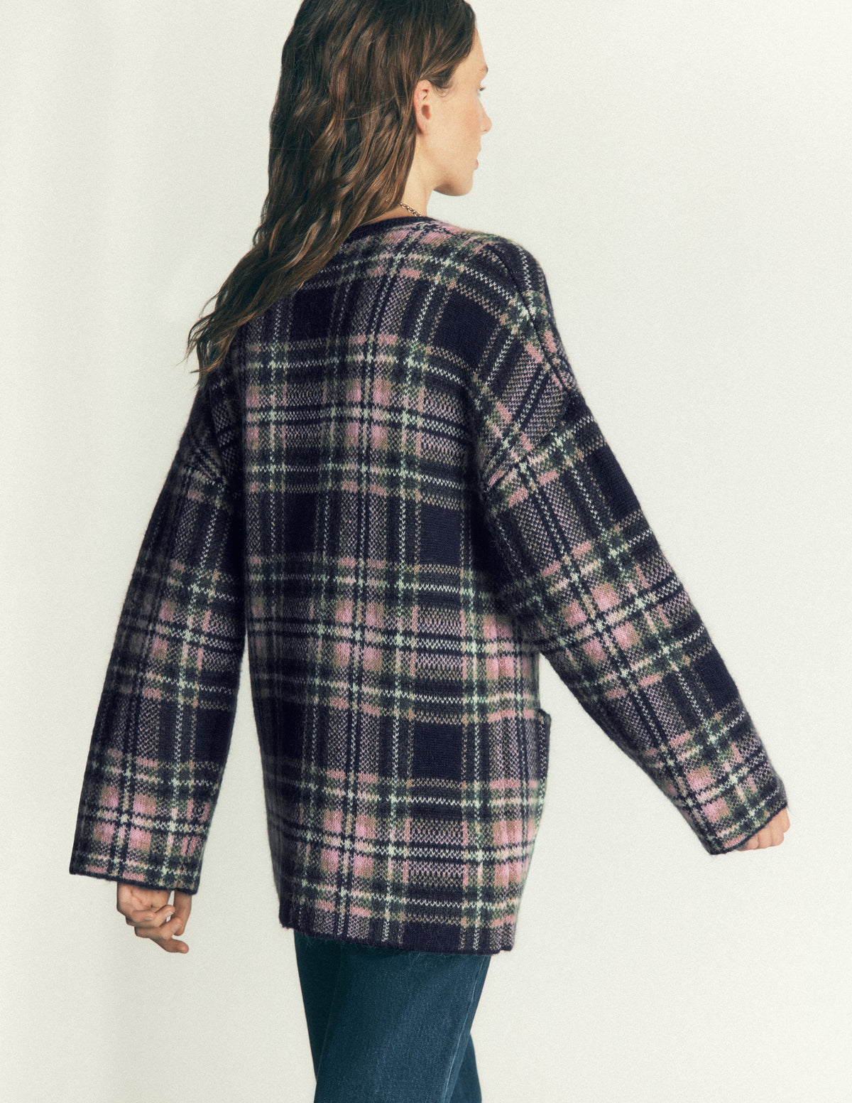 Flauschige Jacquard-Strickjacke-Marineblau, Grün und Rosa Kariert - Image 4