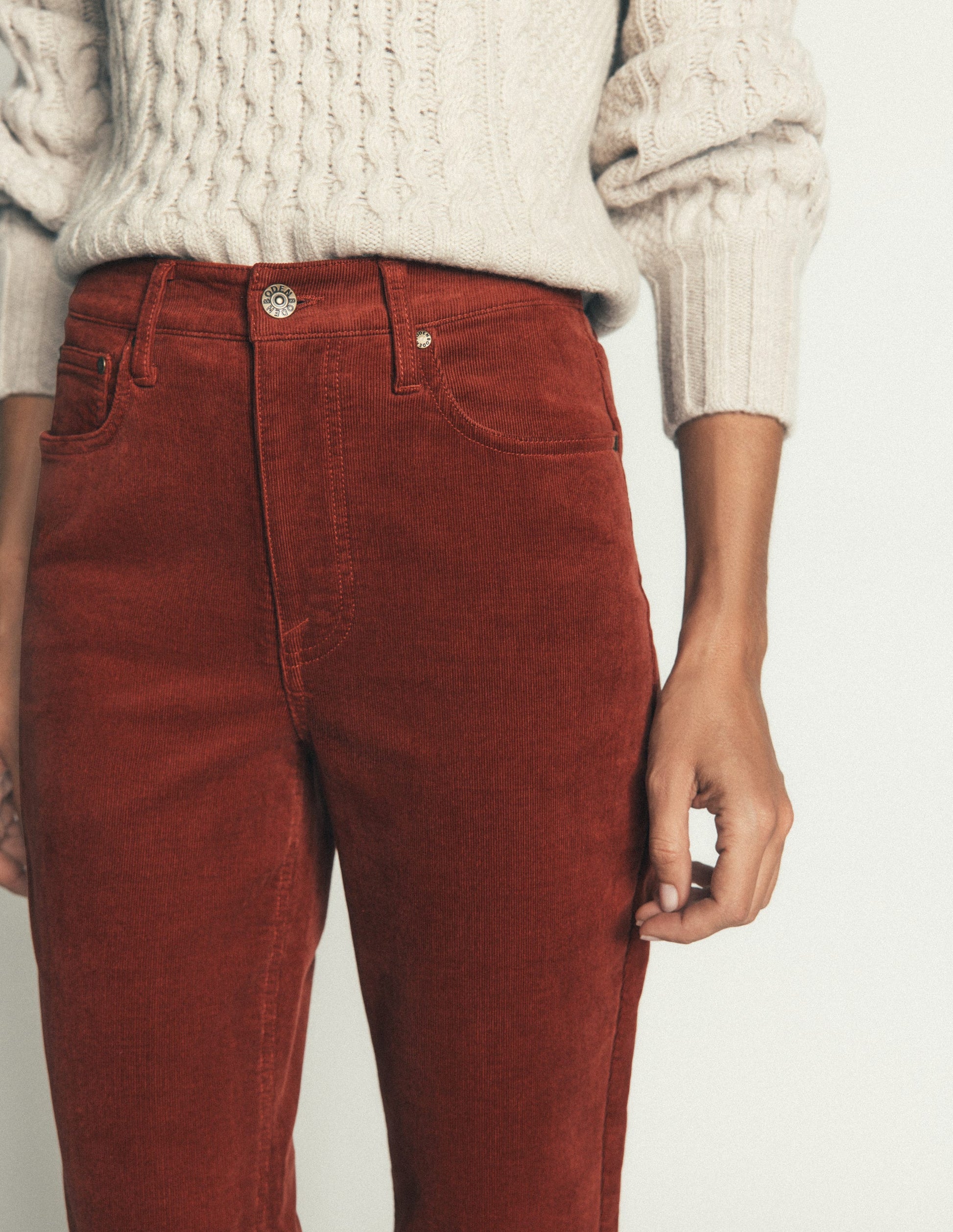 Schmal geschnittene Cord-Jeans mit hohem Bund-Gebranntes Henna-2