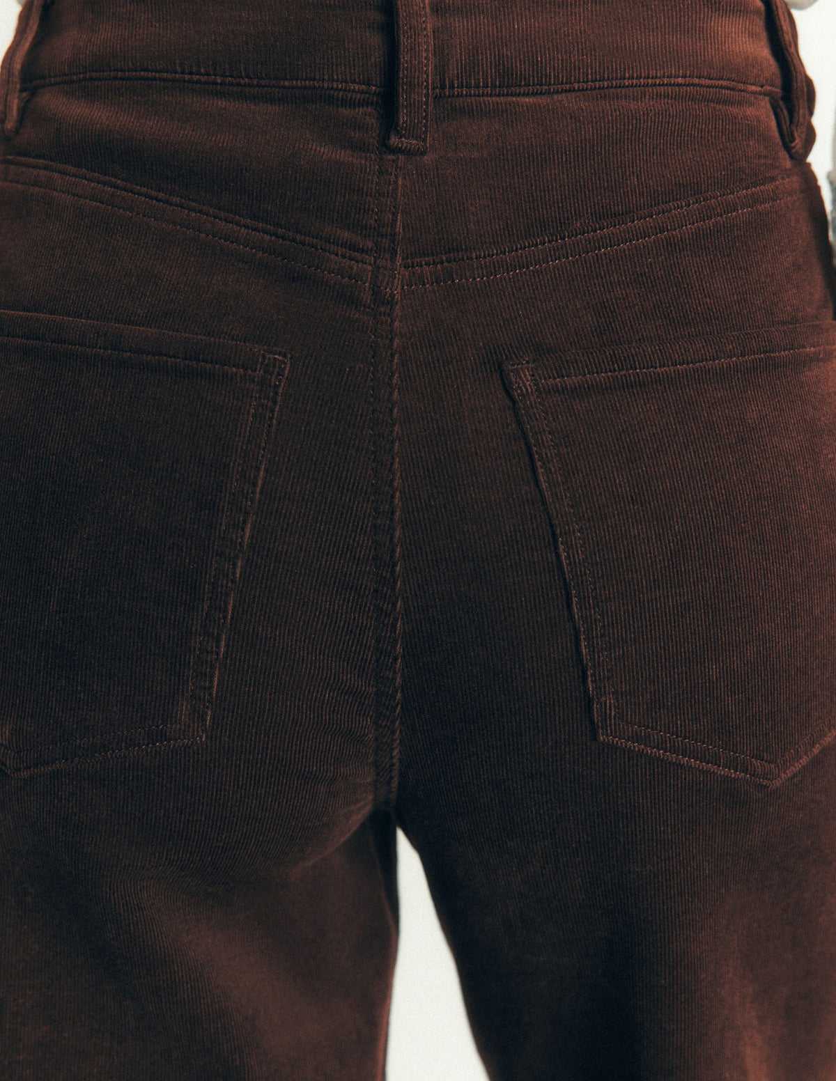 Cord-Jeans mit hohem Bund und geradem, lockerem Bein-Bitterschokolade - Image 2