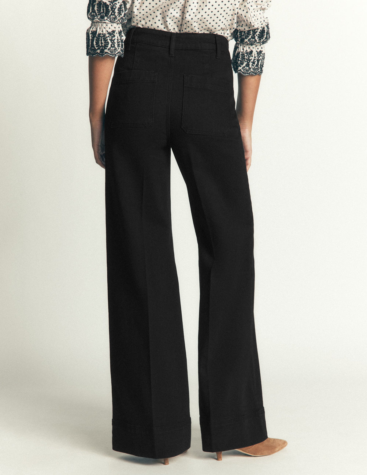 Ausgestellte Jeans mit aufgesetzter Tasche-Schwarz - Image 3
