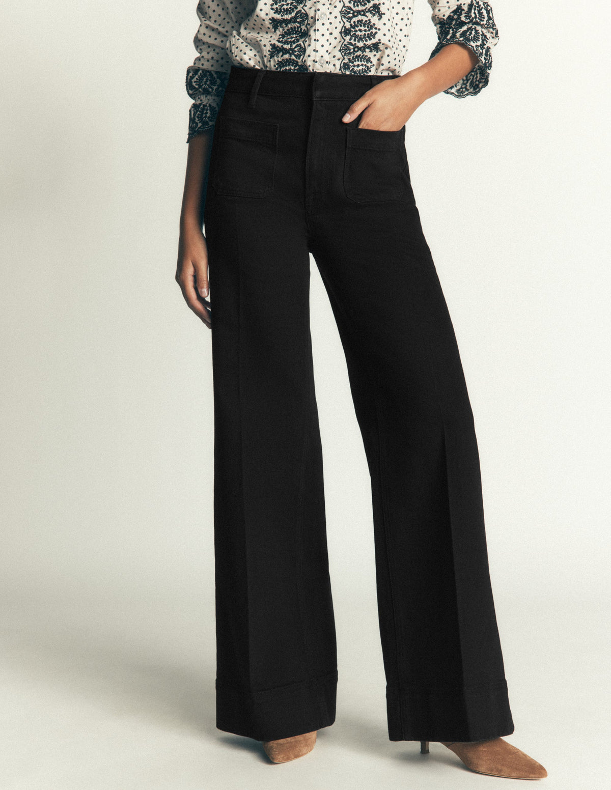 Ausgestellte Jeans mit aufgesetzter Tasche-Schwarz - Image 4
