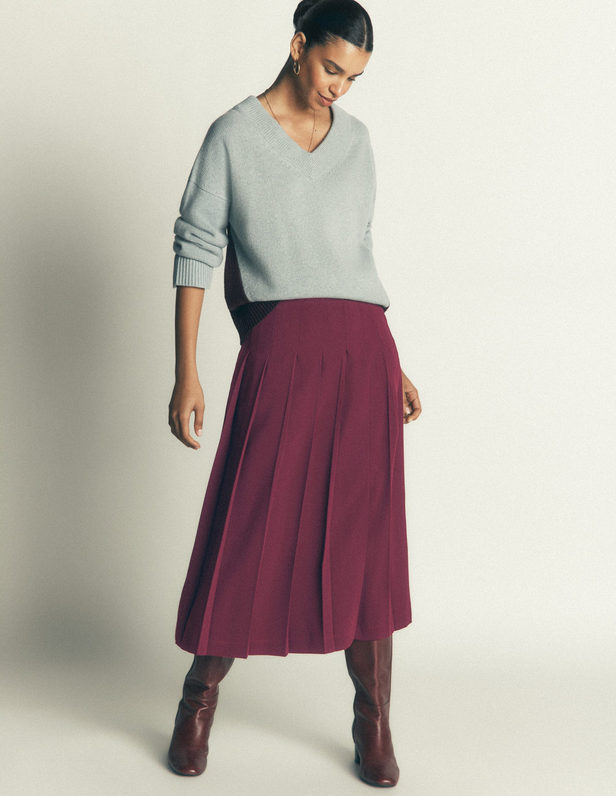 Plissierter Midirock mit seitlichem Schlitz-Dunkle Kirsche - Image 1