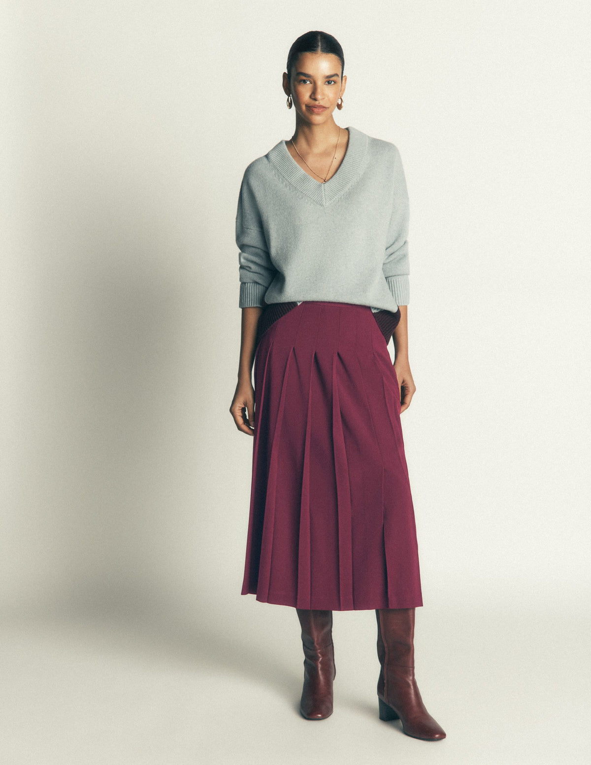 Plissierter Midirock mit seitlichem Schlitz-Dunkle Kirsche - Image 5