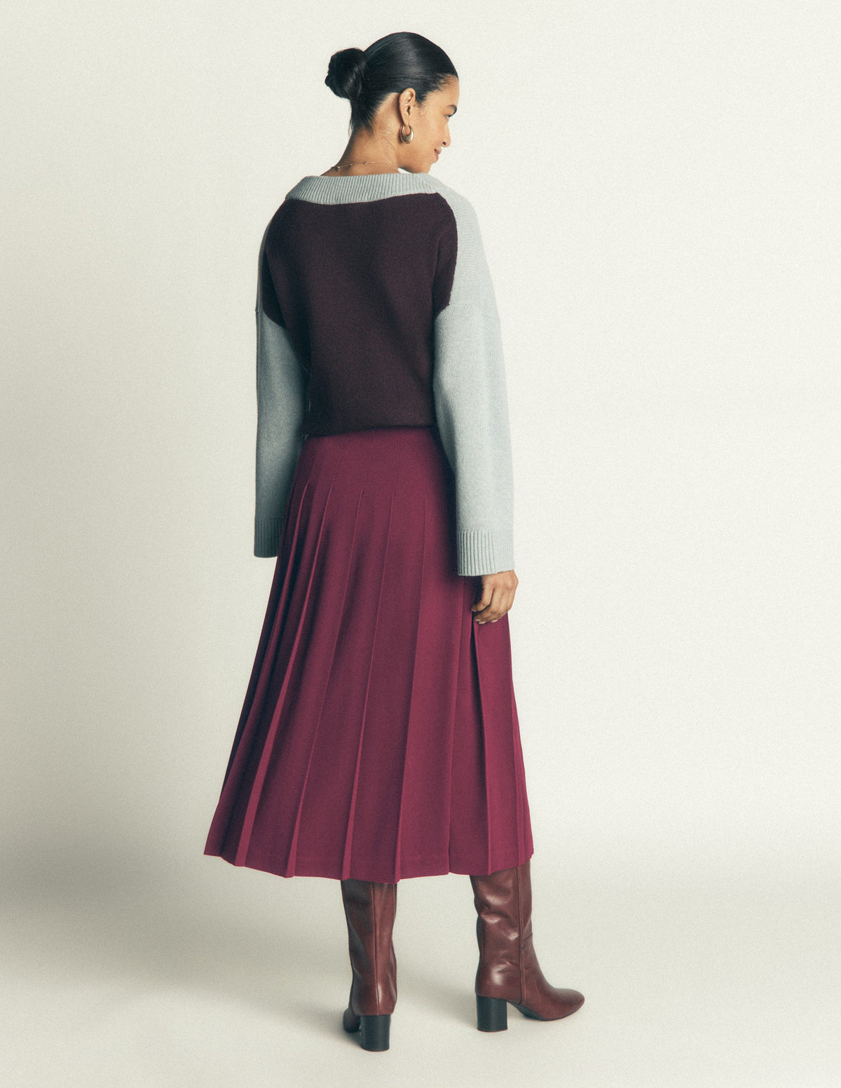 Plissierter Midirock mit seitlichem Schlitz-Dunkle Kirsche - Image 6