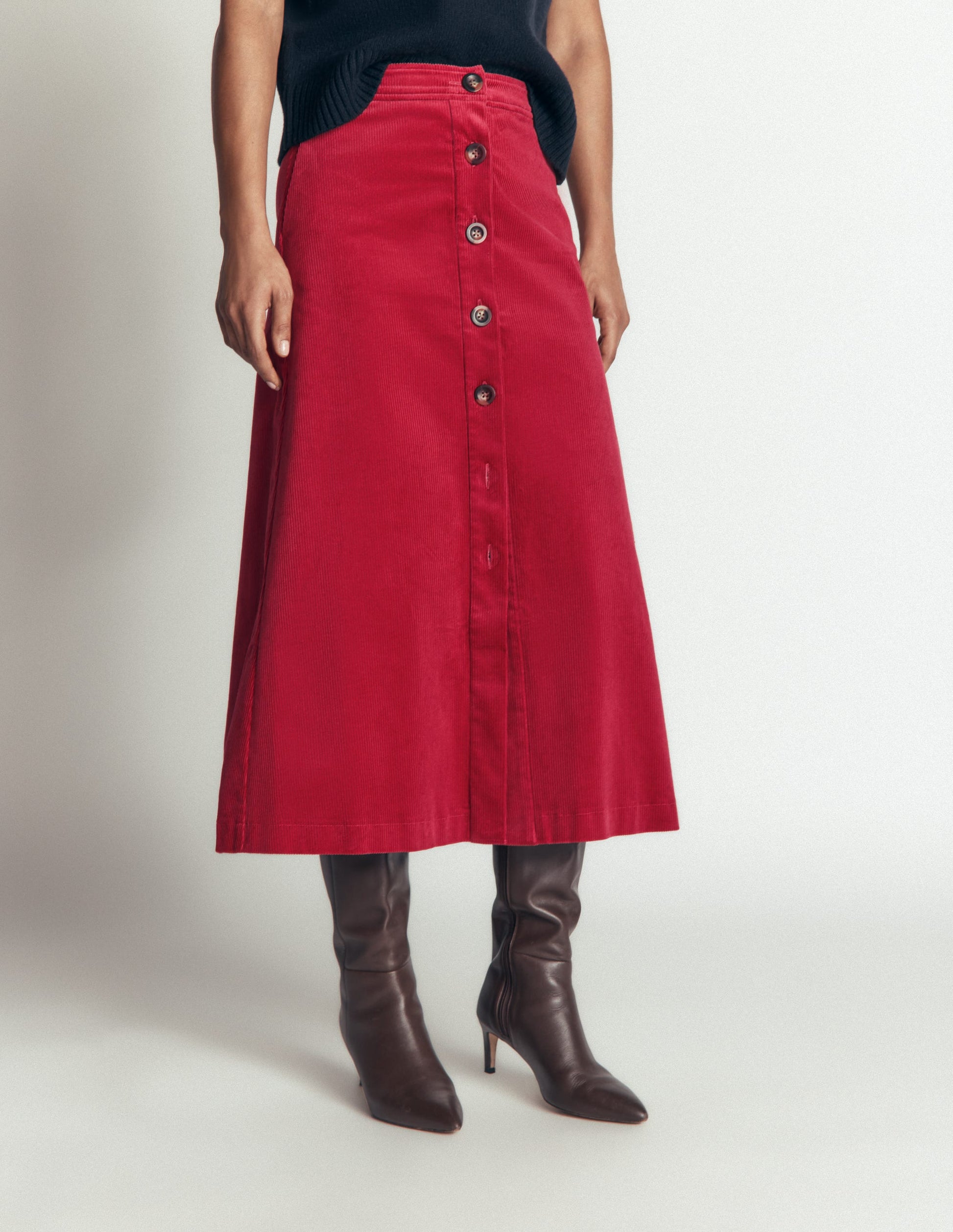 Val Cord-Midirock mit Knopf-Erdiges Rot-4