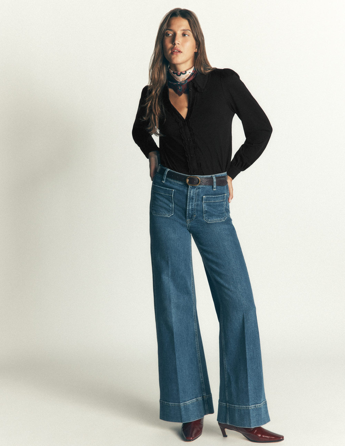 Bluse mit Rüschen und Spitze-Schwarz - Image 4