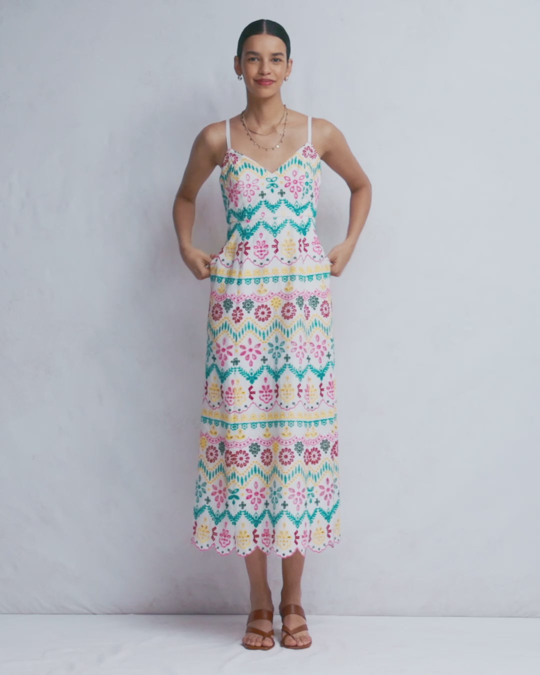 Robe en lin à taille empire et broderie anglaise-Broderie anglaise multi-2