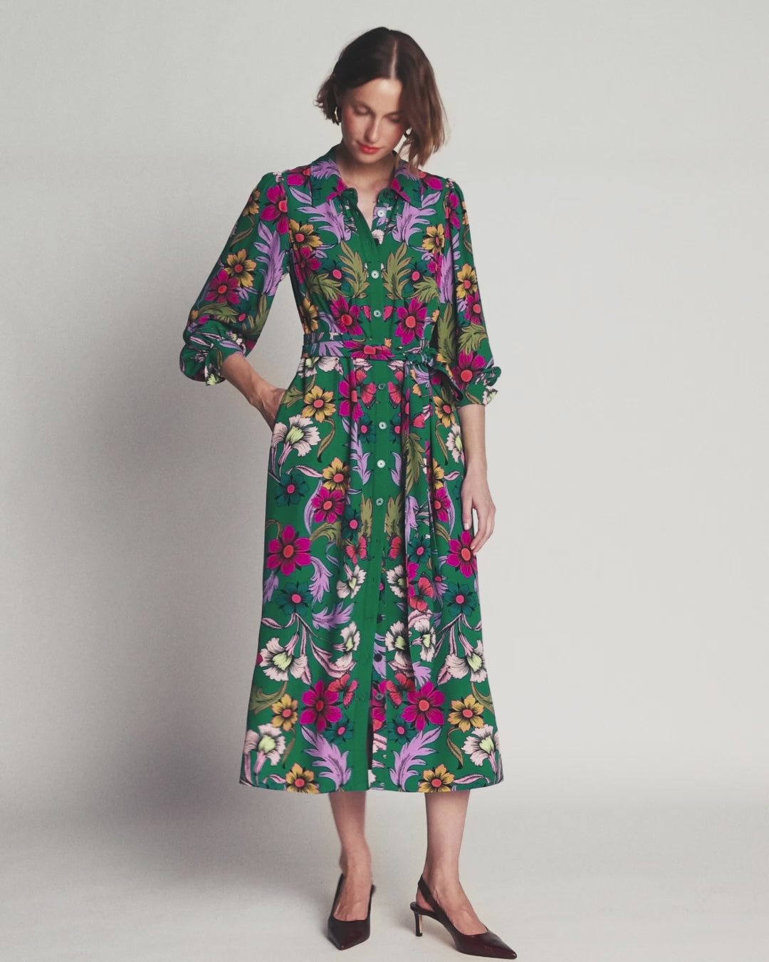 Maeve Hemdblusenkleid für besondere Anlässe-Schmucksteingrün, Schmetterlingsstrauß-2